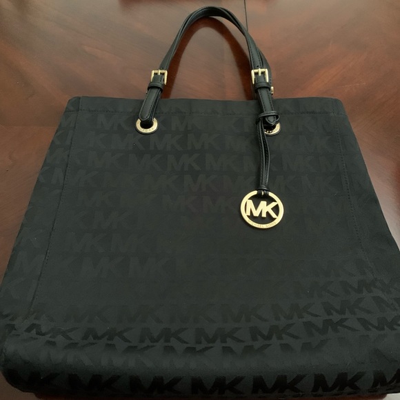 Michael Kors tote purse - Picture 1 of 8